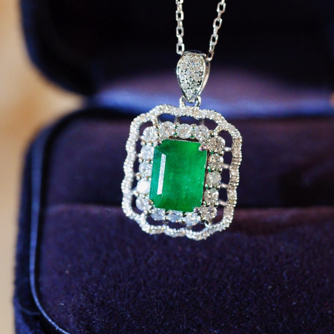 14k Gold 2.15 Ctw Vivid Green Natural Emerald & Diamond Necklace - 2