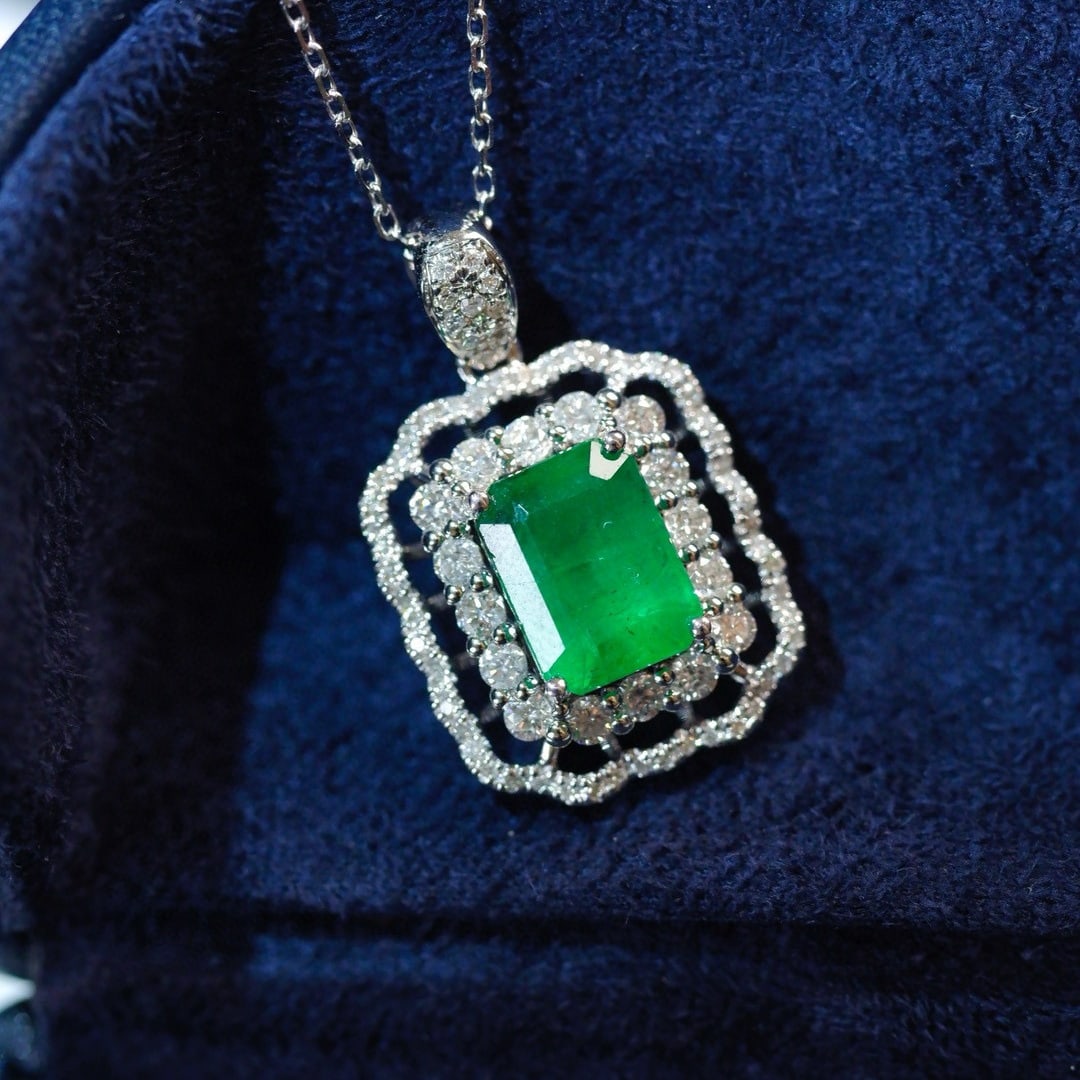 14k Gold 2.15 Ctw Vivid Green Natural Emerald & Diamond Necklace - 3