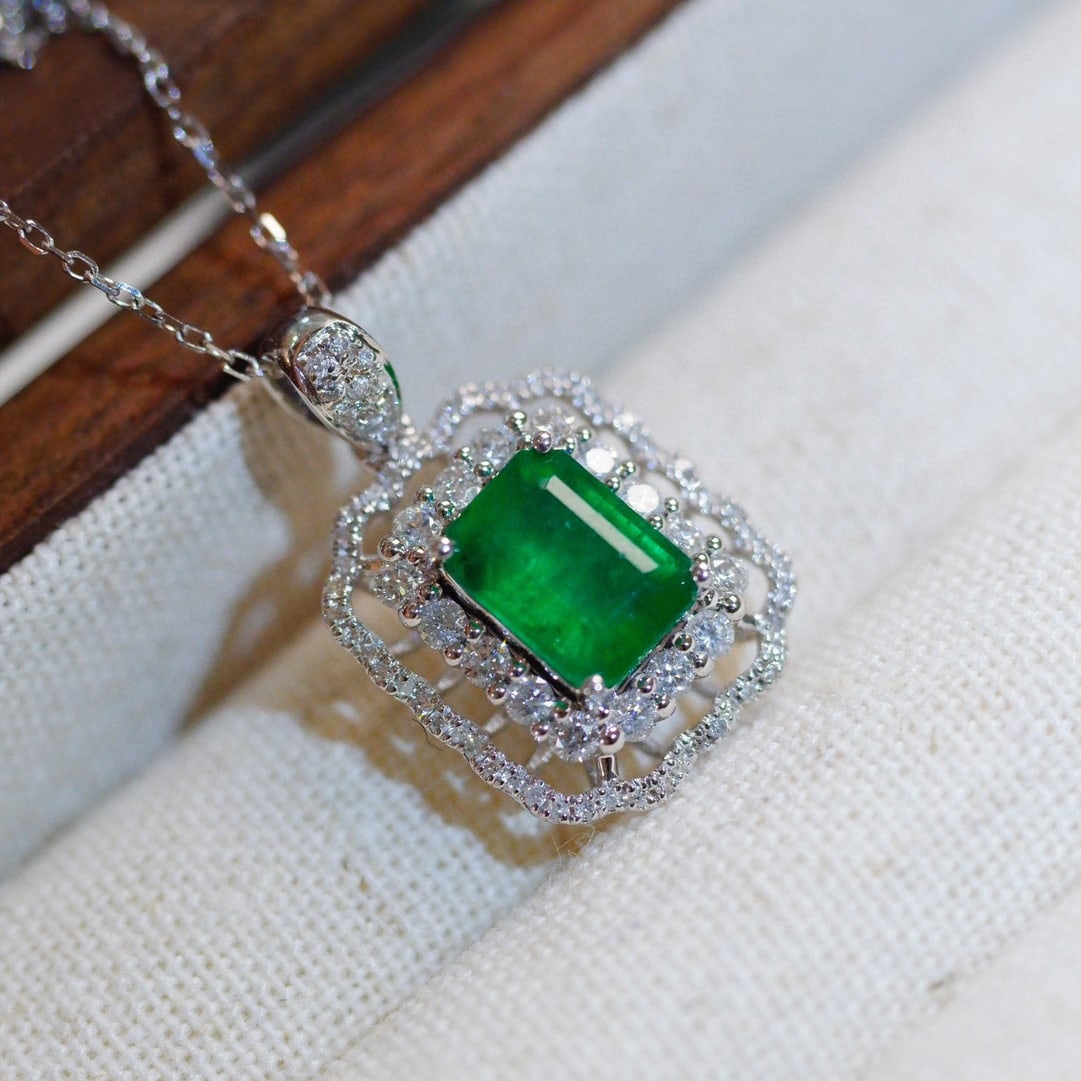 14k Gold 2.15 Ctw Vivid Green Natural Emerald & Diamond Necklace - 7