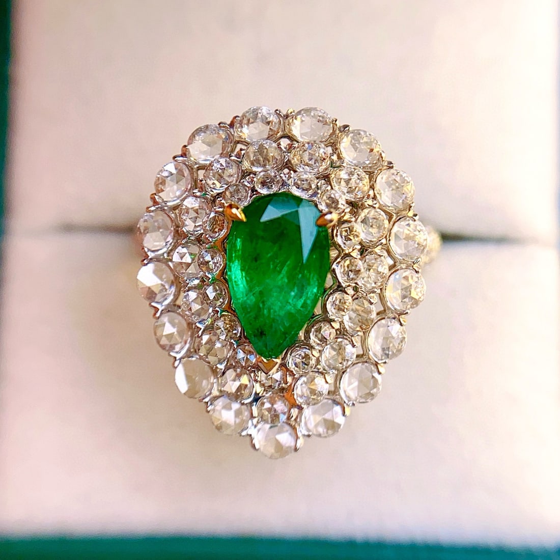 14k Gold 1.10 Ct Vivid Green Natural Emerald & Diamond Ring: Ref:231060089 // gold content:14k gold // ring size:7. 25us // // main gemstone:emerald // shape:pear // carat weight:1. 10ct // color:vivid green // treatment:natural // // adjacent gemstone 2 :