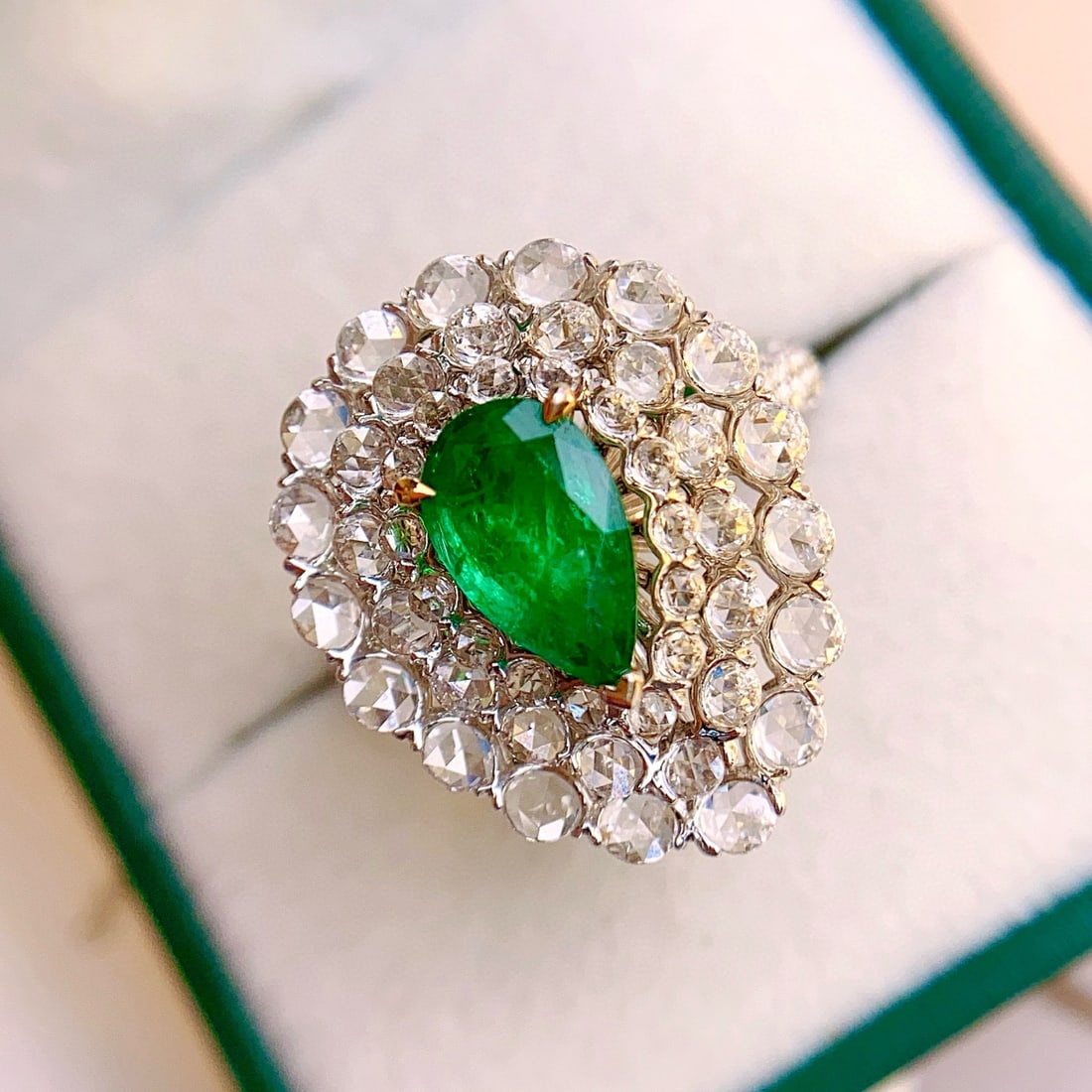 14k Gold 1.10 Ct Vivid Green Natural Emerald & Diamond Ring - 3