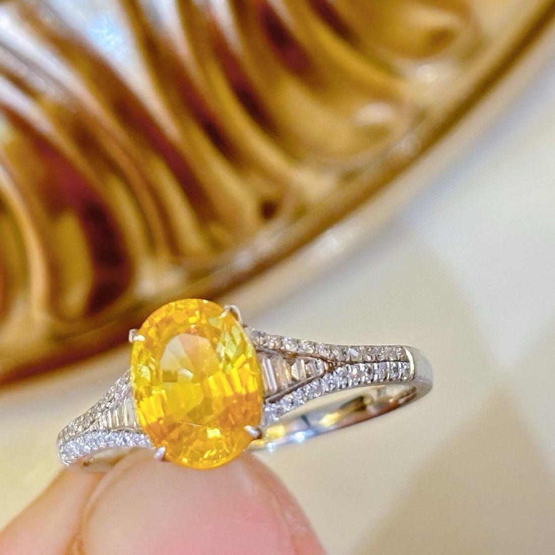 14k Gold 1.78 Ct Natural Sapphire & Diamond Ring: Ref:231060090 // gold content:14k gold // ring size:7. 25us // // main gemstone:sapphire // shape:oval // carat weight:1. 78ct // color:yellow // treatment:natural // // adjacent gemstone 2 : diamond