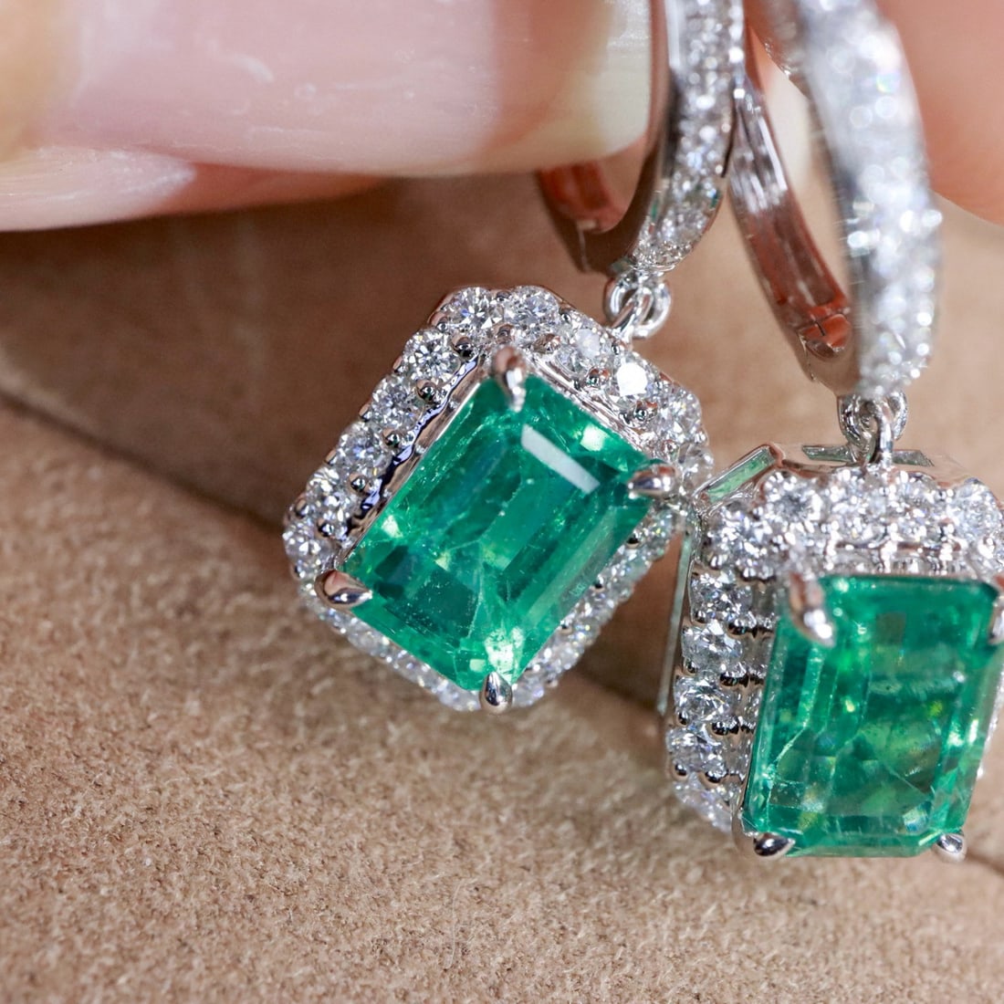 14k Gold 2.65 Ctw Natural Emerald & Diamond Earrings - 5