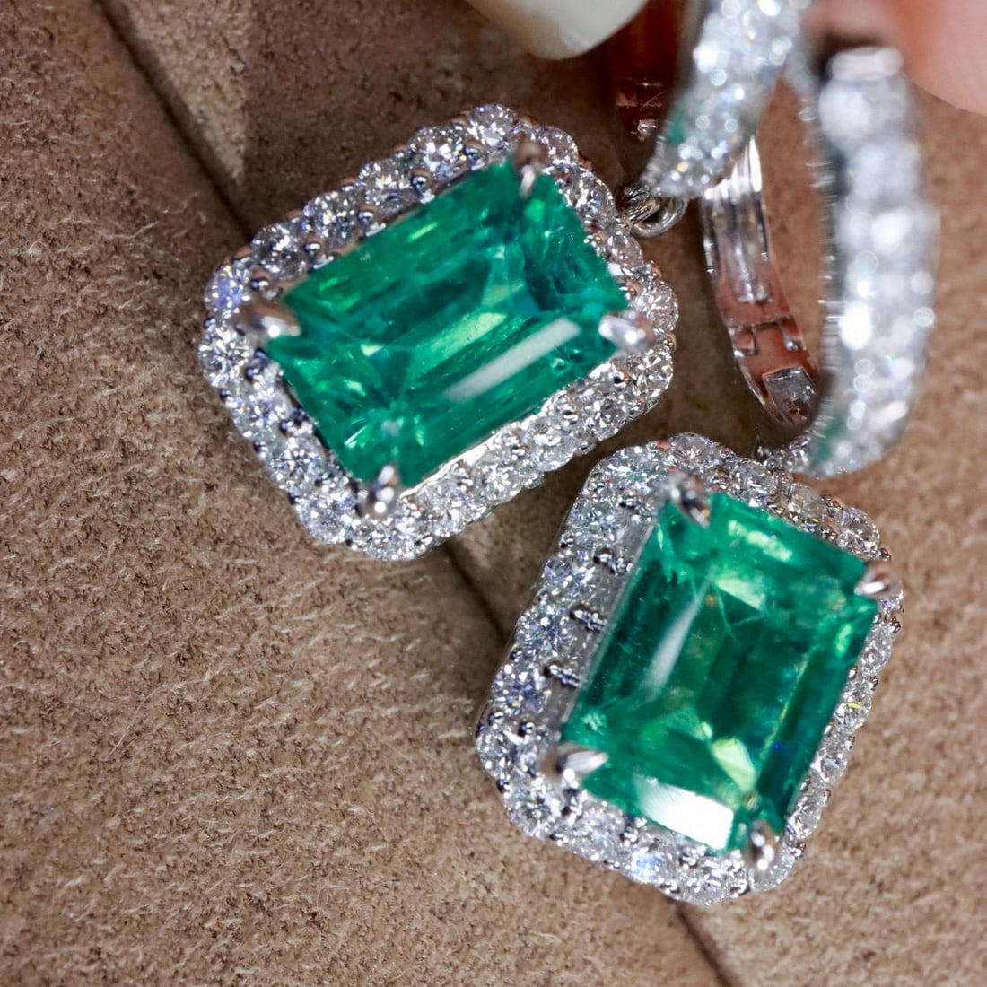 14k Gold 2.65 Ctw Natural Emerald & Diamond Earrings - 6