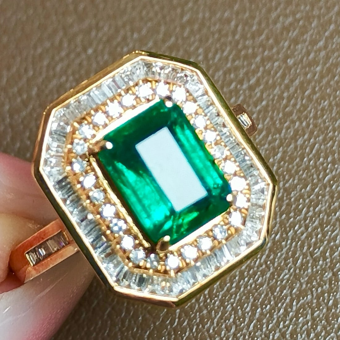 14k Gold 2.84 Ctw Vivid Green Natural Emerald & Diamond Ring - 3