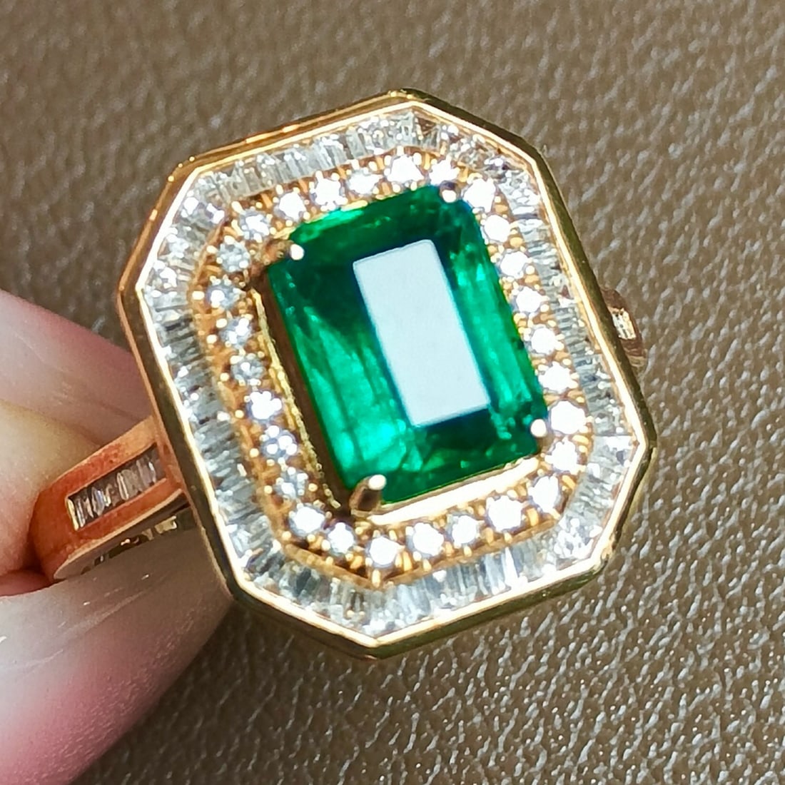 14k Gold 2.84 Ctw Vivid Green Natural Emerald & Diamond Ring - 4