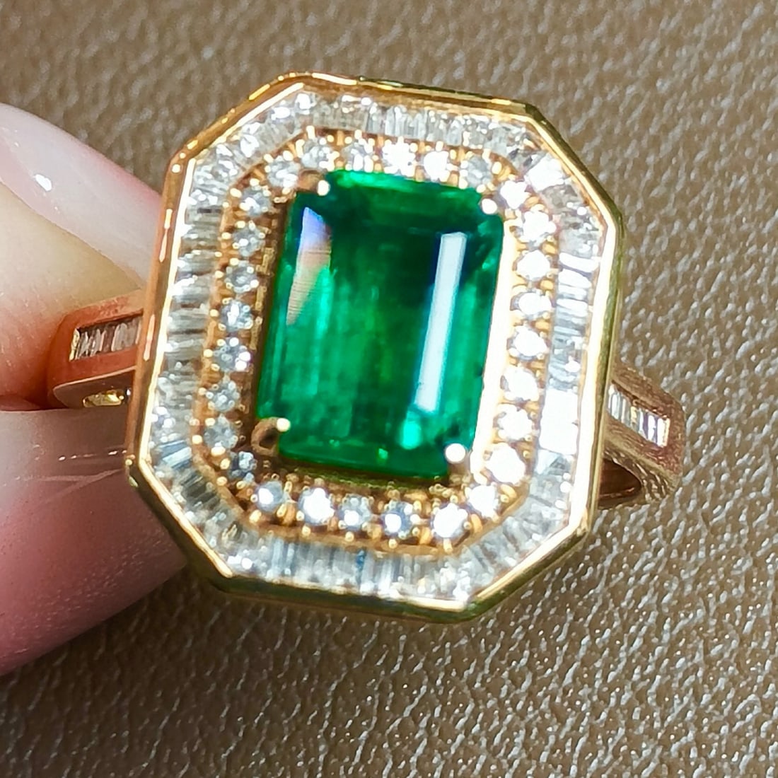 14k Gold 2.84 Ctw Vivid Green Natural Emerald & Diamond Ring - 5