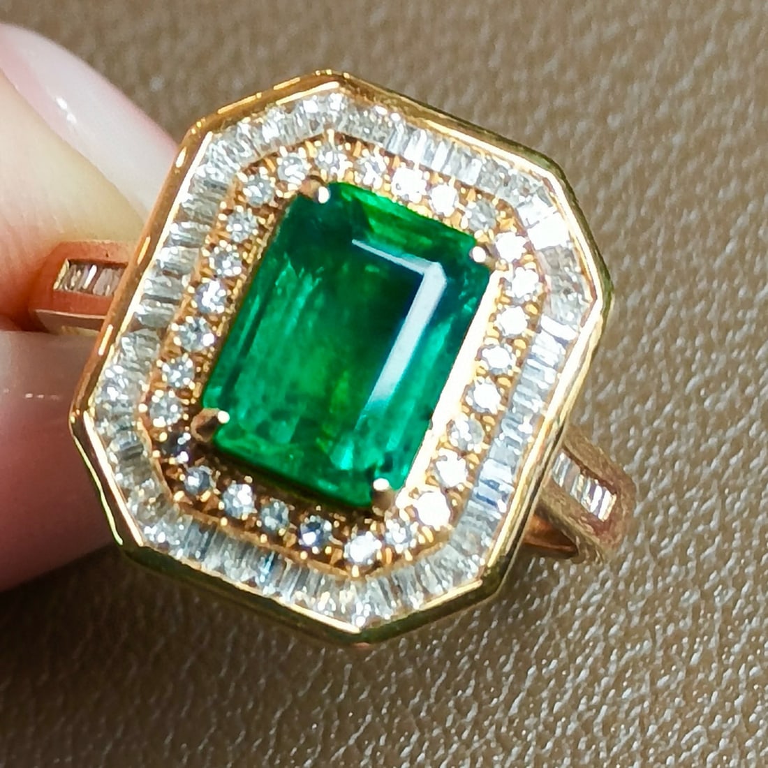 14k Gold 2.84 Ctw Vivid Green Natural Emerald & Diamond Ring - 6