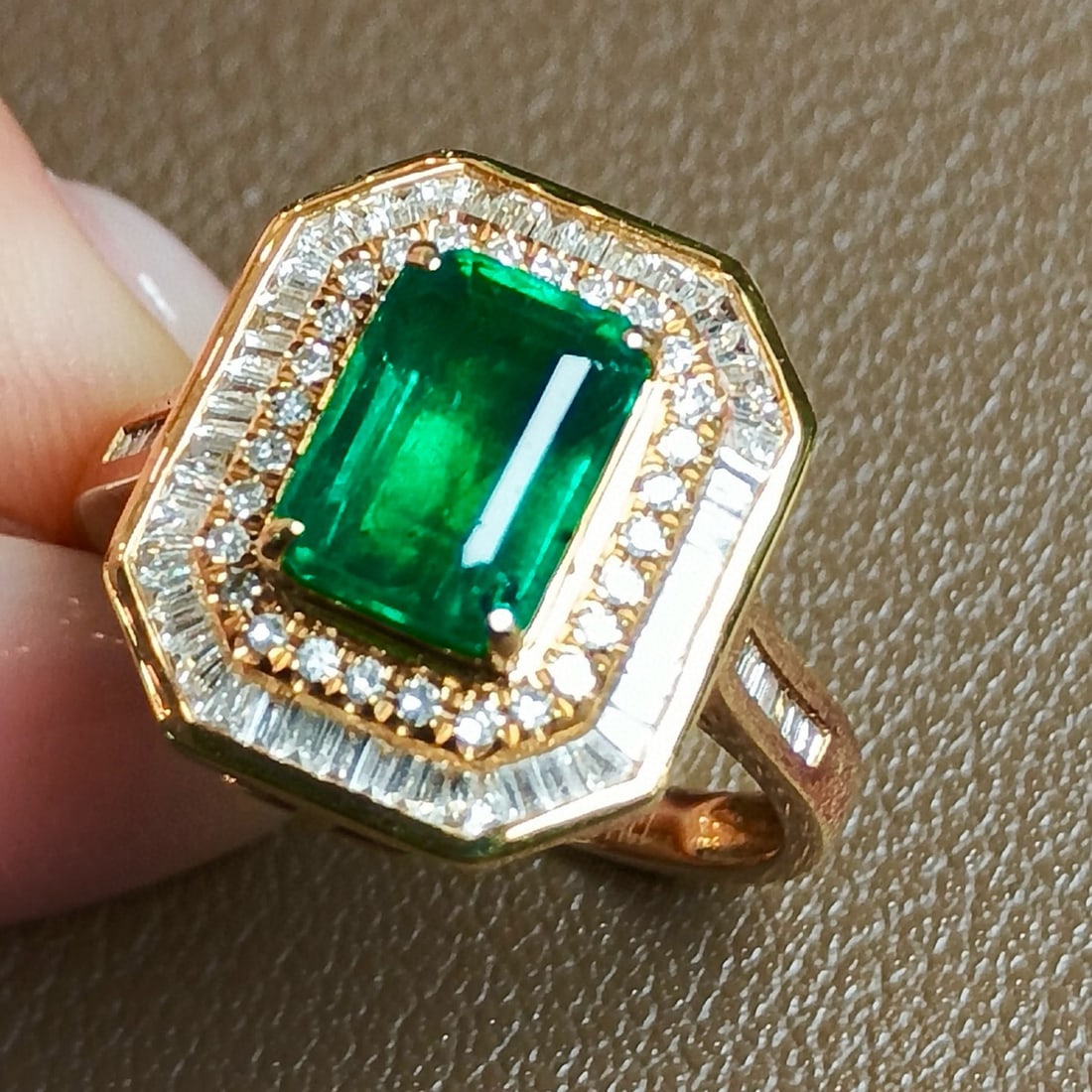 14k Gold 2.84 Ctw Vivid Green Natural Emerald & Diamond Ring - 8