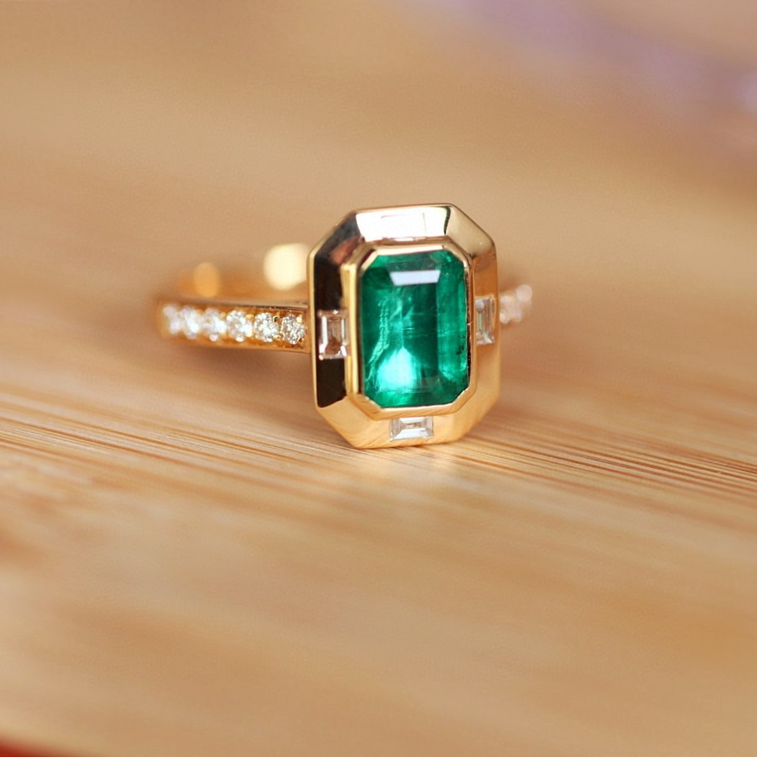 14k Gold 1.72 Ct Vivid Green Natural Emerald & Diamond Ring: Ref:231060103 // gold content:14k gold // ring size:7. 25us // // main gemstone:emerald // shape:octagonal // carat weight:1. 72ct // color:vivid green // treatment:natural // // adjacent gemstone 2 :