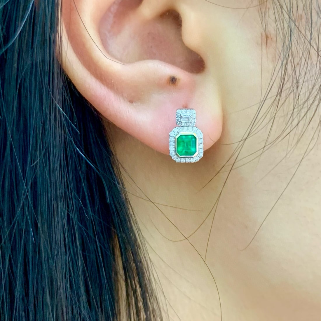 14k Gold 0.98 Ctw Vivid Green Natural Emerald & Diamond Earrings - 6