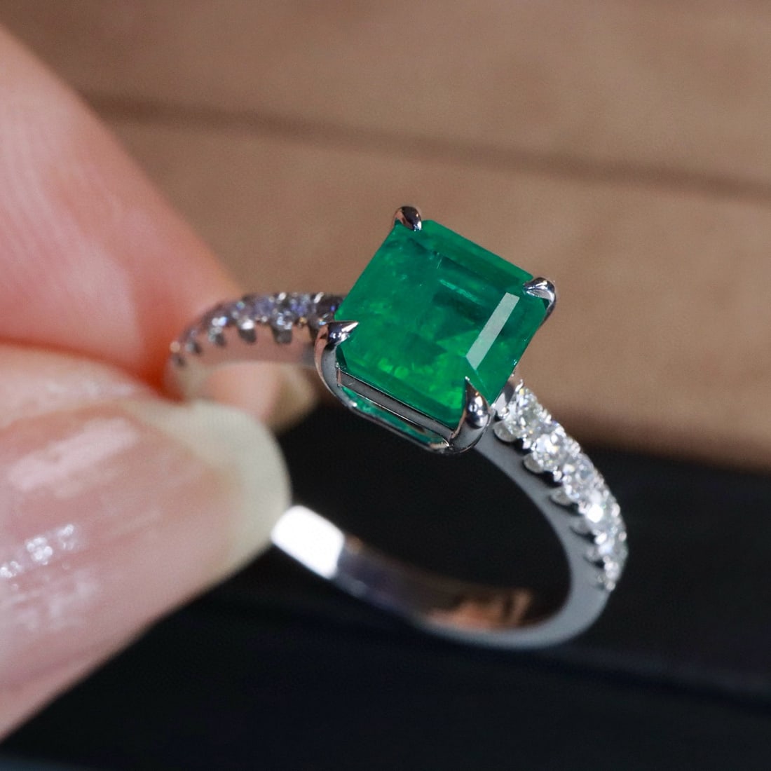14k Gold 1.51 Ctw Vivid Green Natural Emerald & Diamond Ring - 2