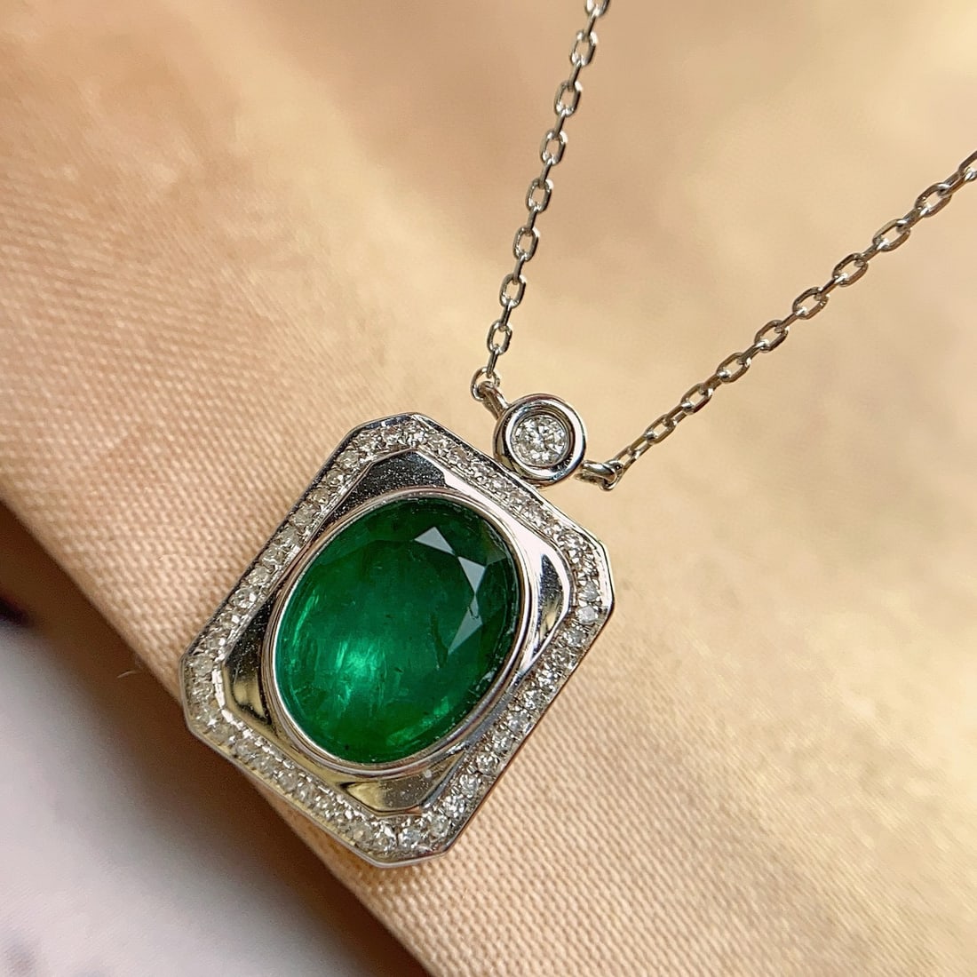 14k Gold 1.45 Ct Vivid Green Natural Emerald & Diamond & Sapphire Necklace: Ref:231060119 // gold content:14k gold // main gemstone:emerald // shape:oval // carat weight:1. 45ct // color:vivid green // treatment:natural // // adjacent gemstone 2 : diamond // number of stones: