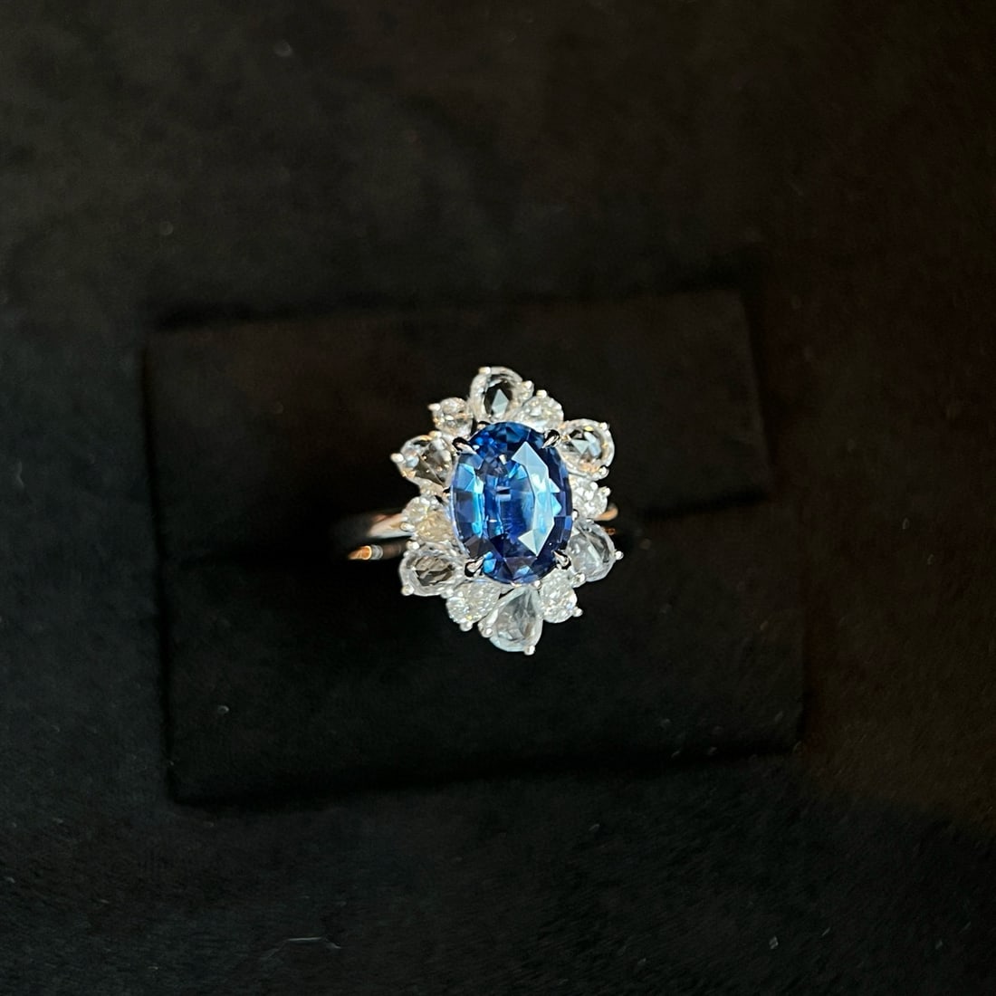 14k Gold 2.38 Ctw Natural Sapphire & Diamond Ring: Ref:231060123 // gold content:14k gold // ring size:7. 25us // // main gemstone:sapphire // shape:oval // carat weight:2. 06ct // color:cornflower blue // treatment:natural // // adjacent gemstone 2