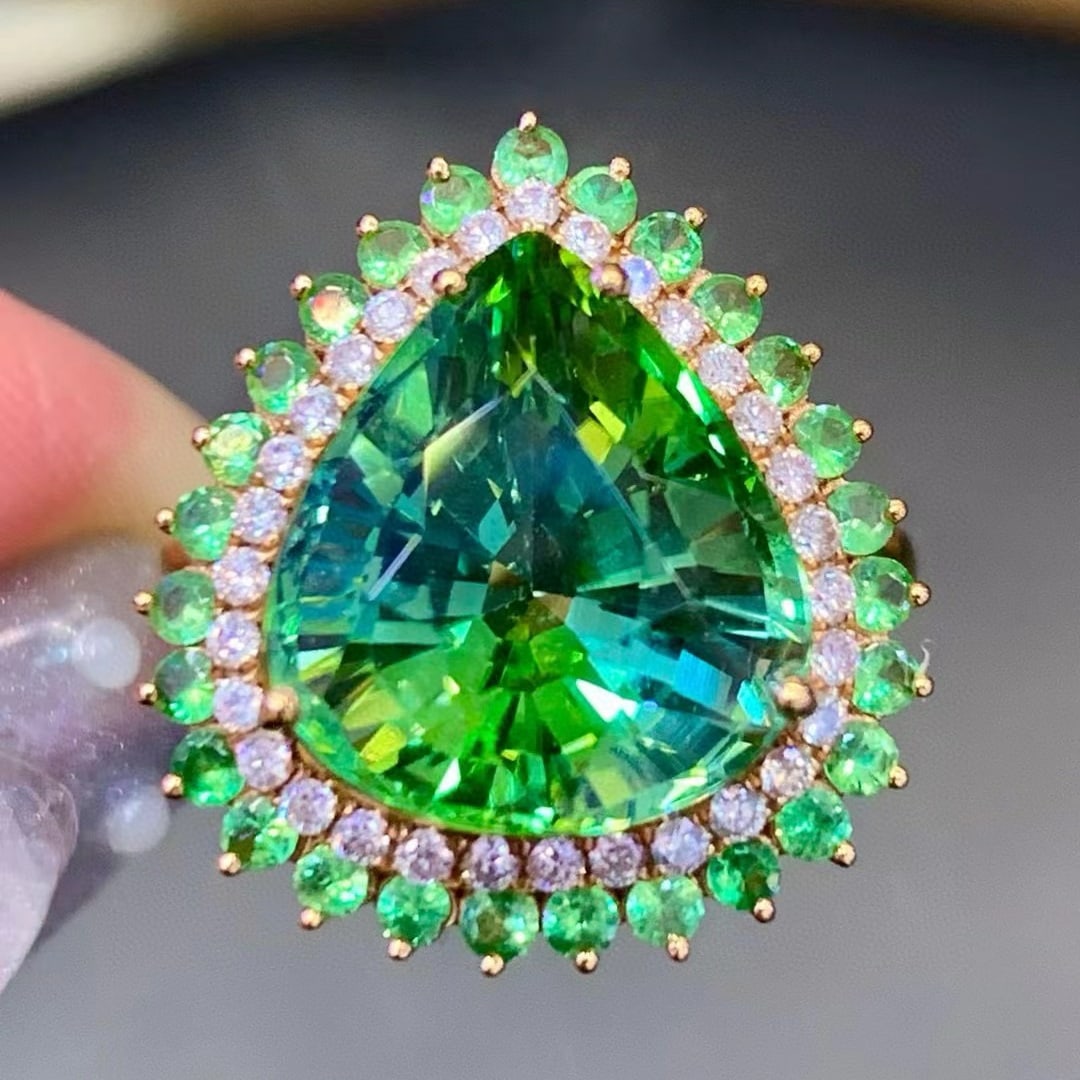14k Gold 9.0 Ct Natural Tourmaline & Diamond Ring: Ref:231060126 // gold content:14k gold // ring size:7. 25us // // main gemstone:tourmaline // shape:pear // carat weight:9. 0ct // color:green // treatment:natural // // adjacent gemstone 2 : diamond