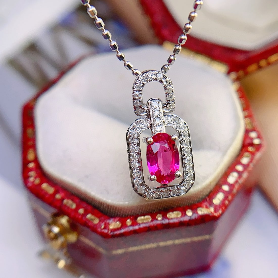 14k Gold 0.45 Ct Natural Ruby & Diamond Necklace: Ref:231060131 // gold content:14k gold // main gemstone:ruby // shape:oval // carat weight:0. 45ct // color:red // treatment:natural // // adjacent gemstone 2 : diamond // number of stones:41 //