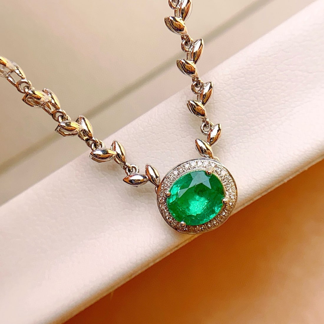 14k Gold 1.00 Ct Vivid Green Natural Emerald & Diamond Necklace - 2