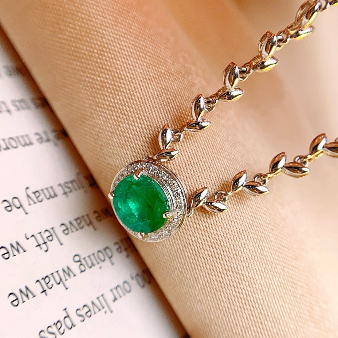 14k Gold 1.00 Ct Vivid Green Natural Emerald & Diamond Necklace - 3