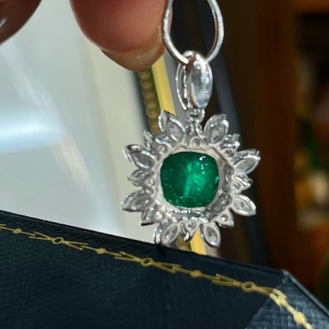 14k Gold 2.98 Ctw Vivid Green Natural Emerald & Diamond Pendant( Without Chain ) - 4