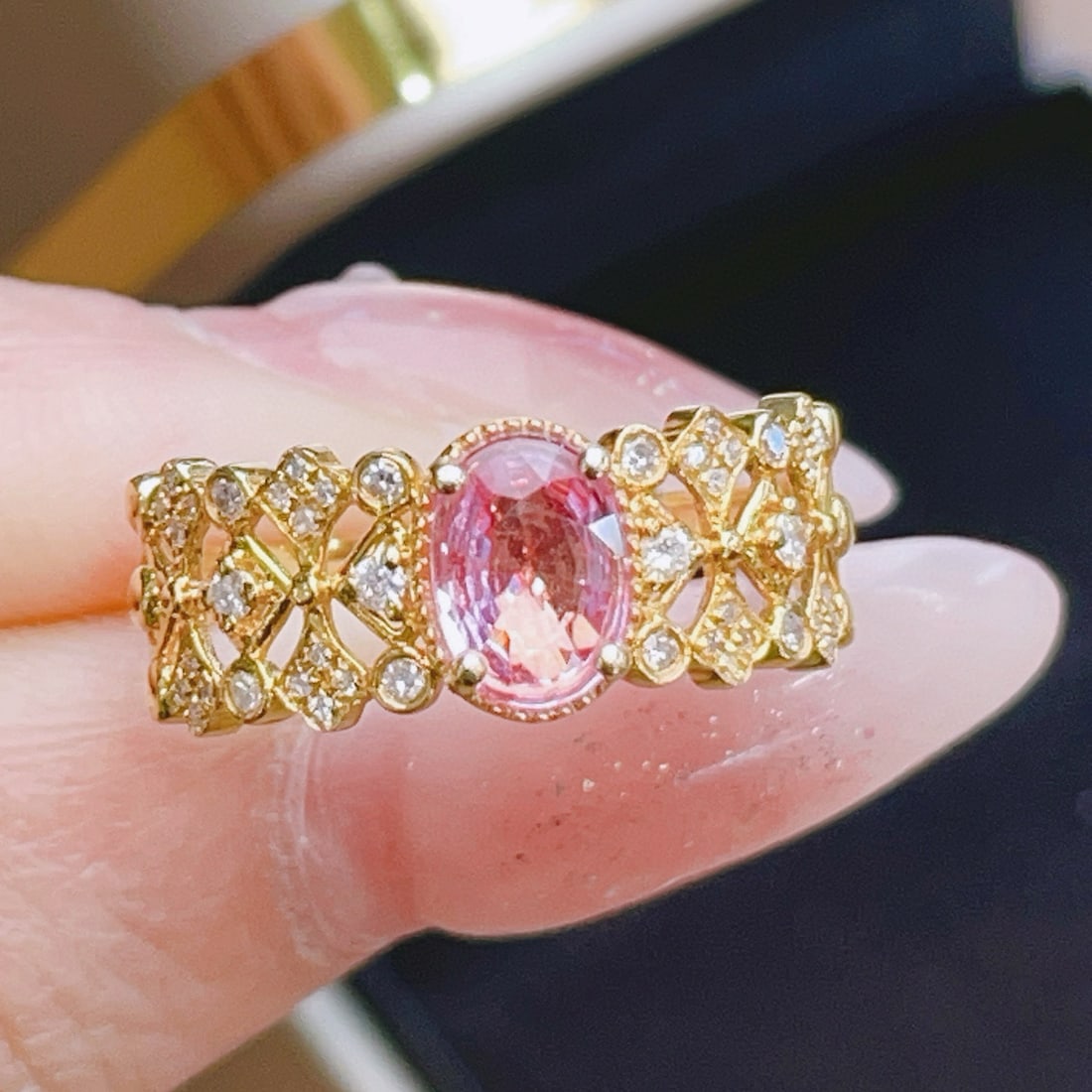 14k Gold 1.05 Ct Natural Sapphire & Diamond Ring: Ref:231060151 // gold content:14k gold // ring size:7. 25us // // main gemstone:sapphire // shape:oval // carat weight:1. 05ct // color:pink // treatment:natural // // adjacent gemstone 2 : diamond