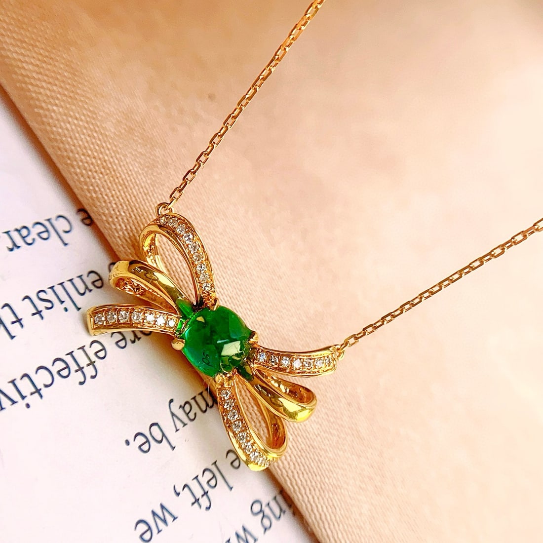 14k Gold 0.55 Ct Vivid Green Natural Emerald & Diamond Necklace - 3