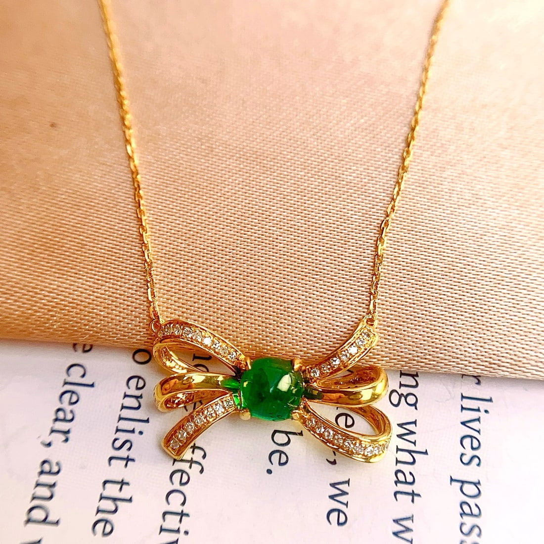 14k Gold 0.55 Ct Vivid Green Natural Emerald & Diamond Necklace - 4