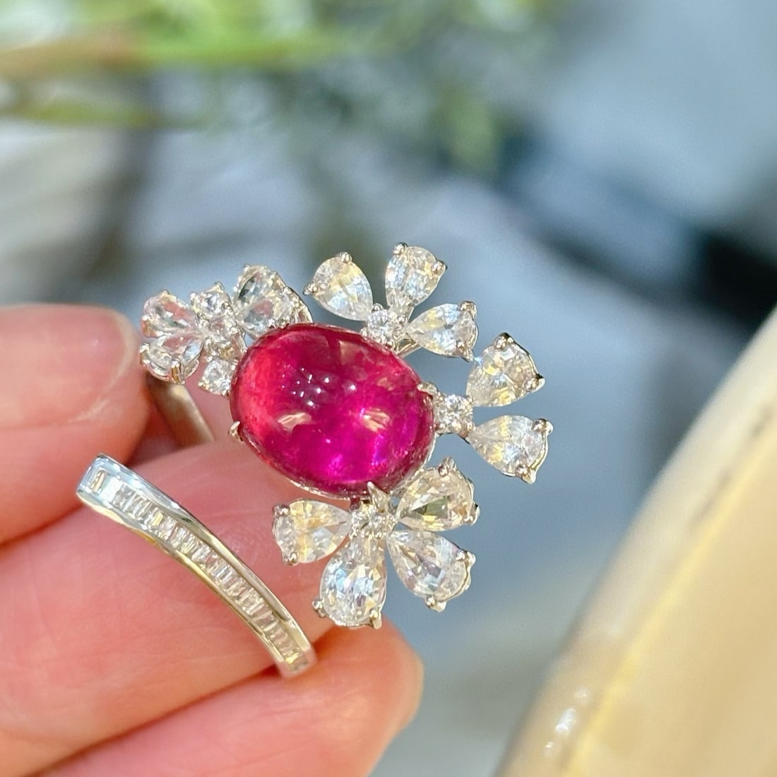 14k Gold 3.5 Ct Natural Tourmaline & Diamond & Sapphire Ring: Ref:231060164 // gold content:14k gold // ring size:7. 25us // // main gemstone:tourmaline // shape:oval // carat weight:3. 5ct // color:red // treatment:natural // // adjacent gemstone 2 : diamond