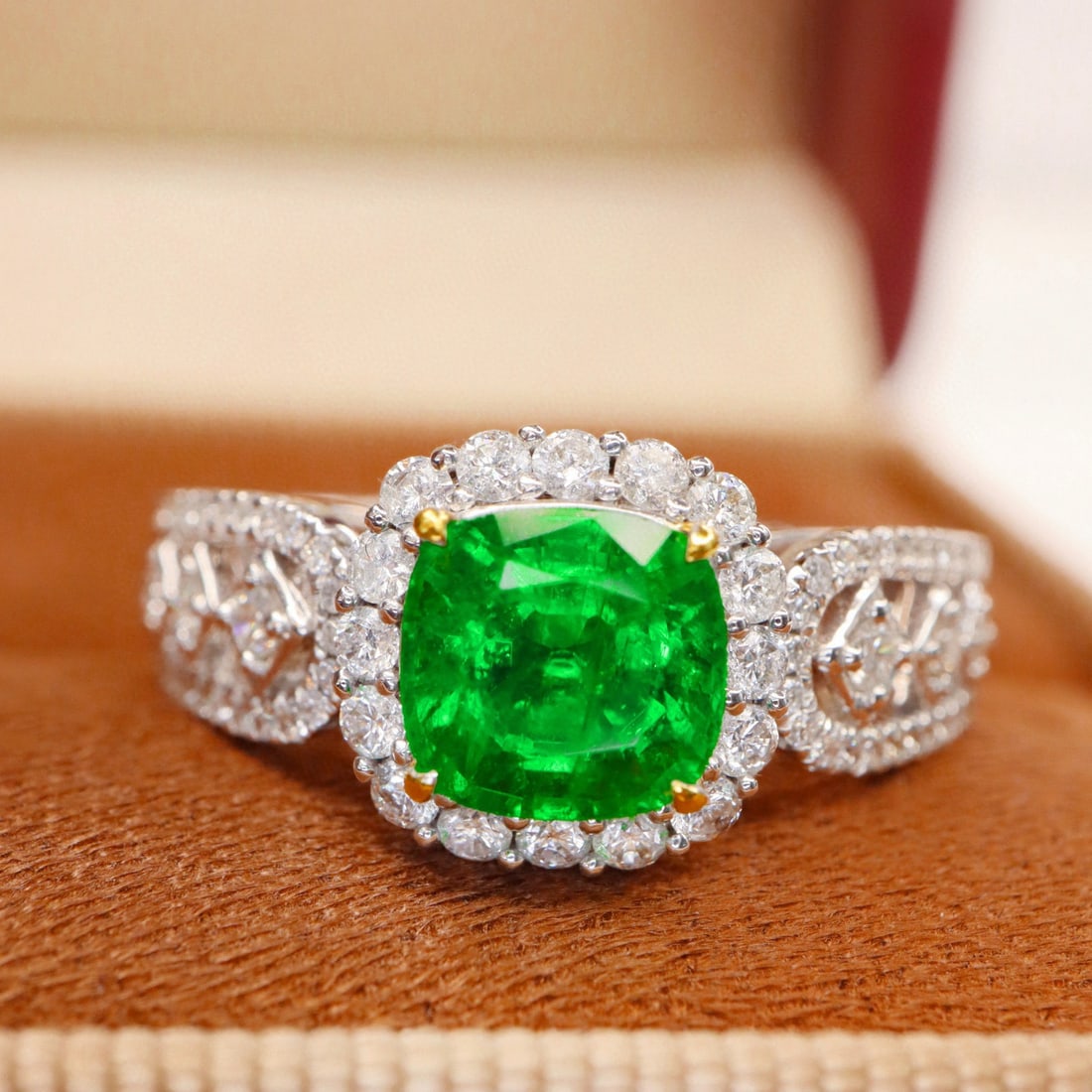 14k Gold 1.71 Ctw Vivid Green Natural Emerald & Diamond Ring - 2