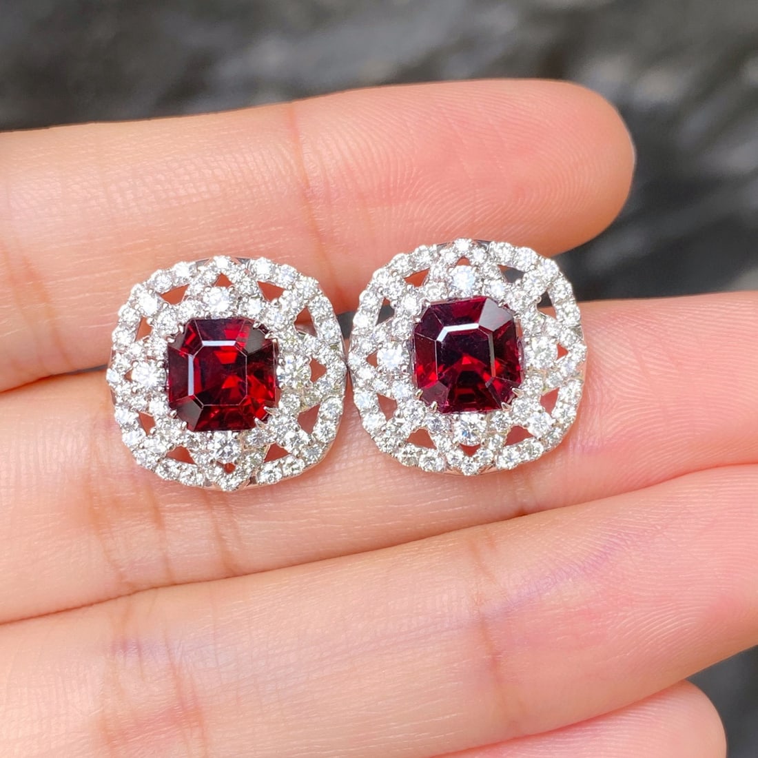 14k Gold 5.81 Ctw Natural Spinel & Diamond Earrings: Ref:231060171 // gold content:14k gold // main gemstone:spinel // shape:octagonal // carat weight:4. 40ct // color:red // treatment:natural // // adjacent gemstone 2 : diamond // shape:round // carat