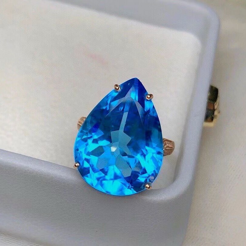 14k Gold 18.62 Ct Natural Topaz & Diamond Ring: Ref:231060177 // gold content:14k gold // ring size:7. 25us // // main gemstone:topaz // shape:pear // carat weight:18. 62ct // color:blue // treatment:natural // // adjacent gemstone 2 : diamond // n