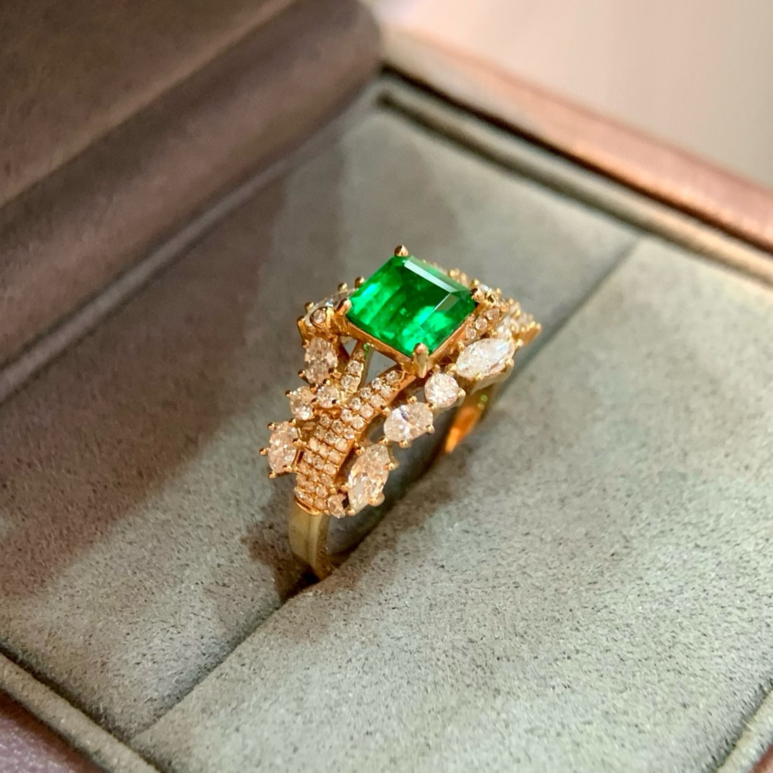 14k Gold 1.75 Ctw Vivid Green Natural Emerald & Diamond Ring - 4