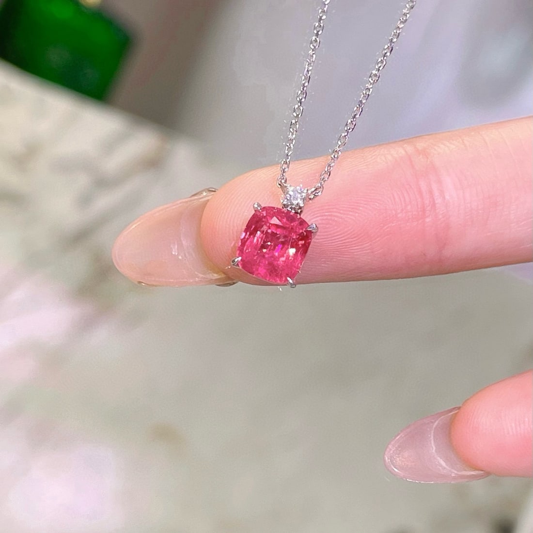 14k Gold 2.21 Ctw Natural Spinel & Diamond Necklace: Ref:231060181 // gold content:14k gold // main gemstone:spinel // shape:cushion // carat weight:2. 18ct // color:pink // treatment:natural // // adjacent gemstone 2 : diamond // shape:round // carat