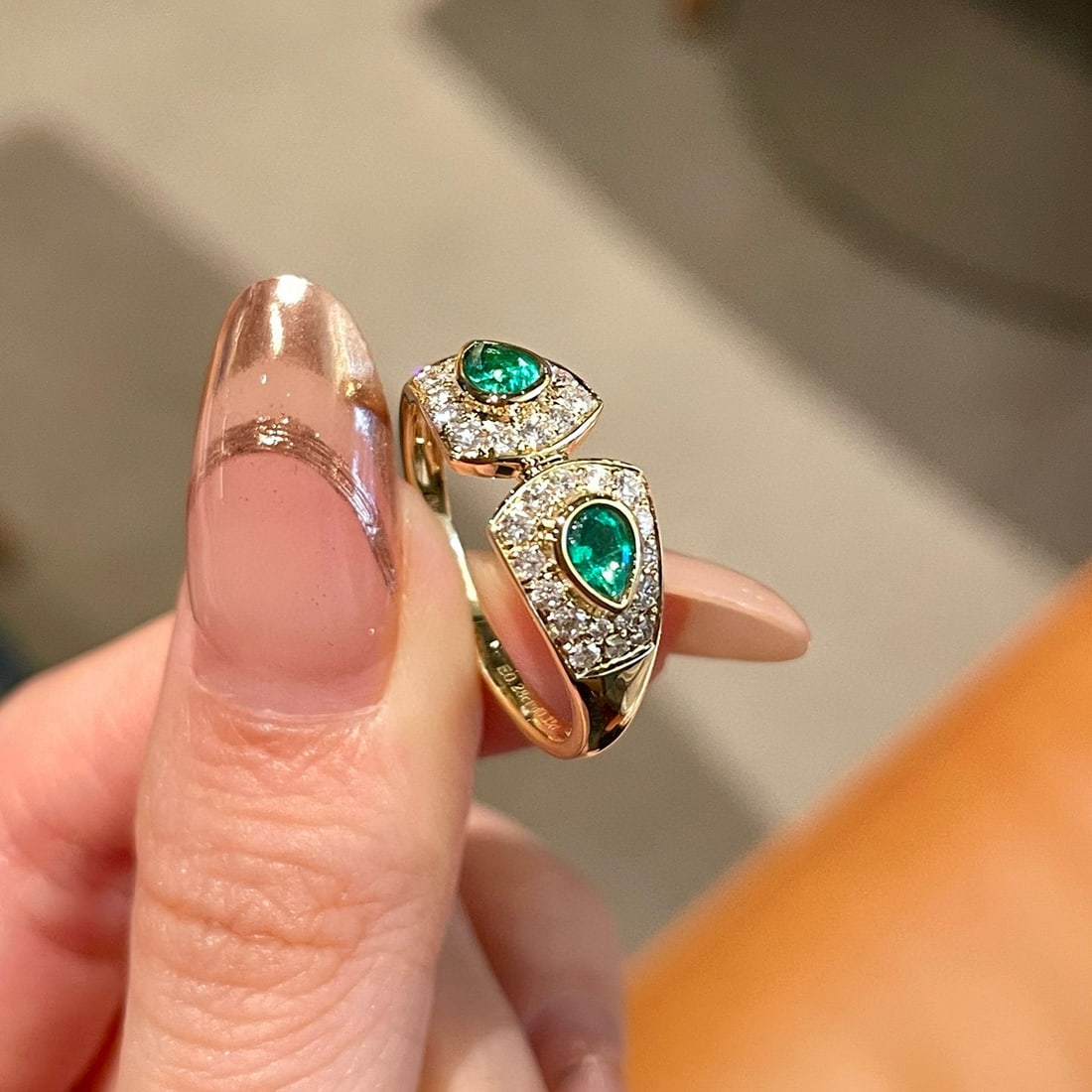 14k Gold 0.3 Ct Vivid Green Natural Emerald & Diamond Ring: Ref:231060182 // gold content:14k gold // ring size:7. 25us // // main gemstone:emerald // shape:pear // carat weight:0. 3ct // color:vivid green // treatment:natural // // adjacent gemstone 2 :