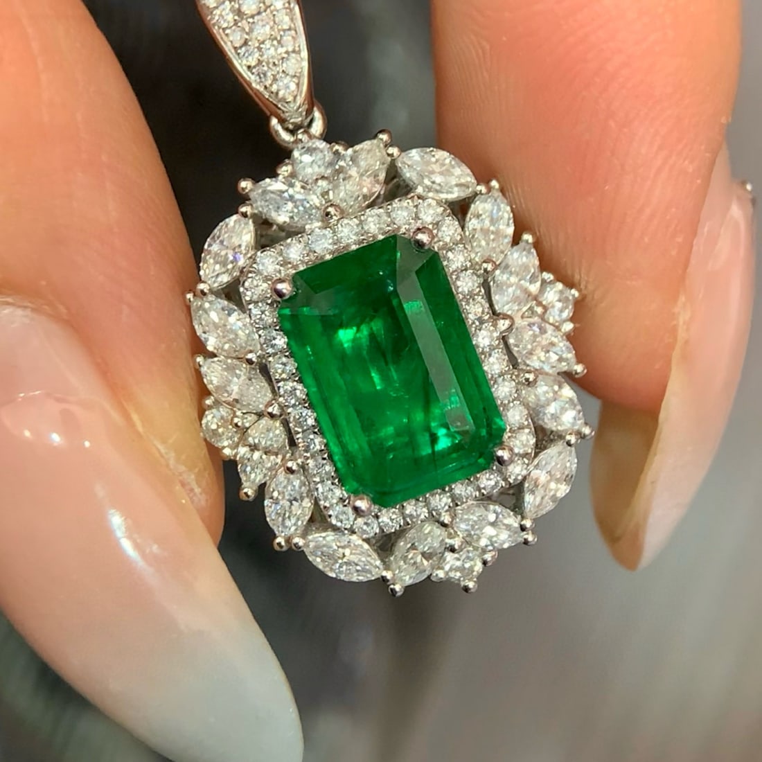 14k Gold 3.22 Ctw Vivid Green Natural Emerald & Diamond Pendant( Without Chain ) - 7