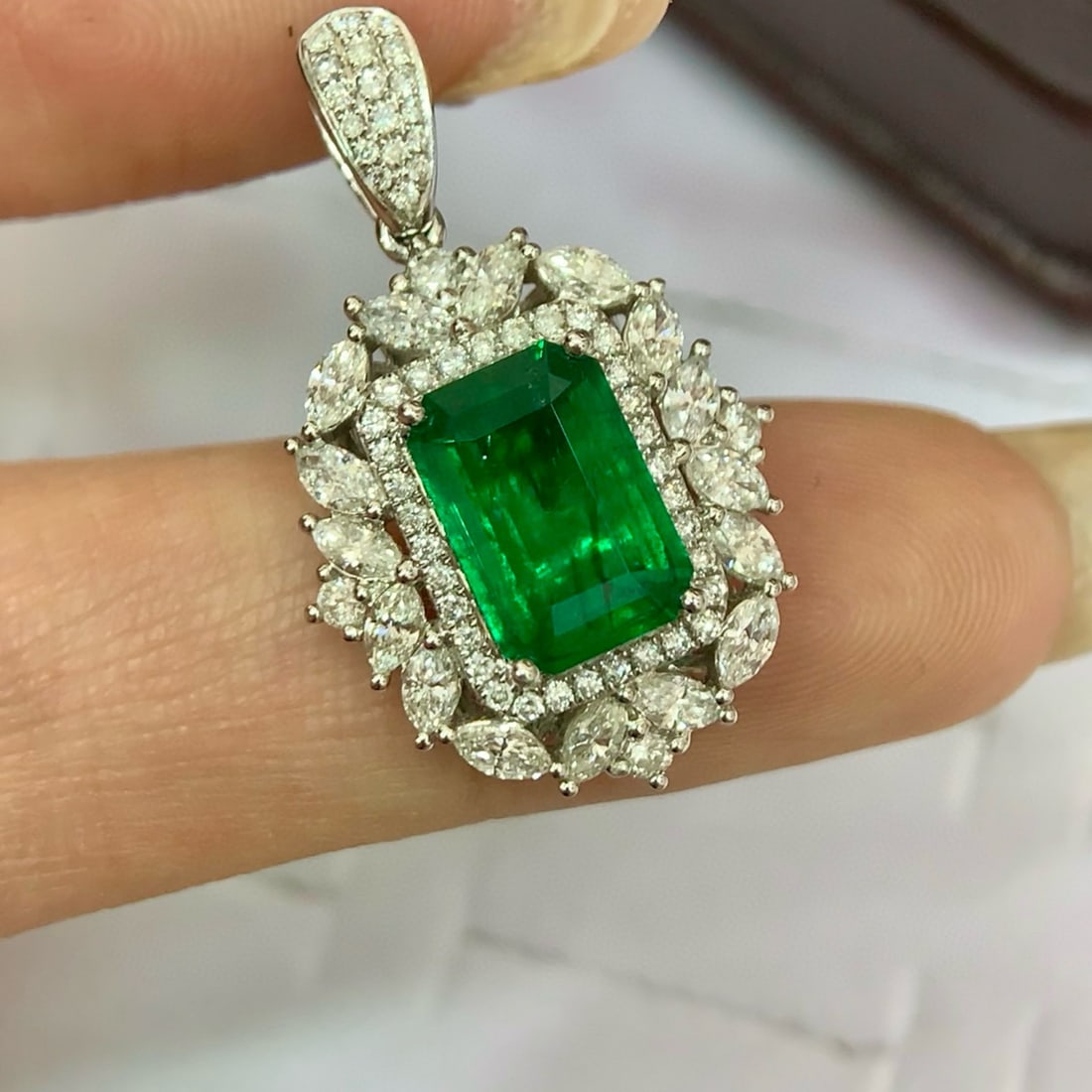 14k Gold 3.22 Ctw Vivid Green Natural Emerald & Diamond Pendant( Without Chain ) - 8