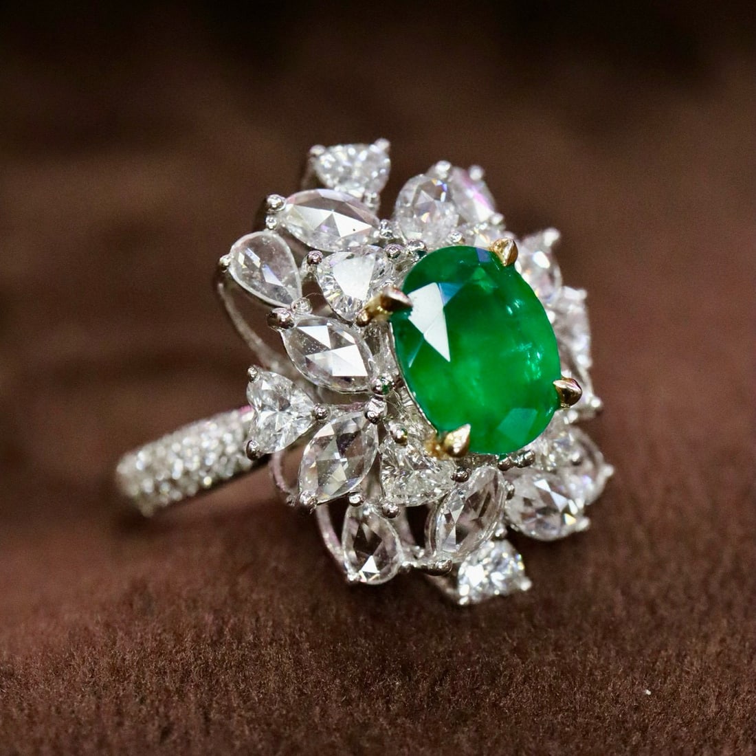 14k Gold 2.85 Ctw Vivid Green Natural Emerald & Diamond Ring - 4