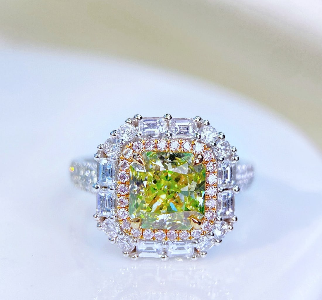 Gia Certified 14k Gold 2.99 Ctw Natural Green Diamond & Diamond Ring: Ref:231060269 // gold content:14k gold // ring size:7. 25us // // main gemstone:green diamond // certified:gia // shape:radiant // carat weight:2. 02ct // clarity grade:si1 // color:green //