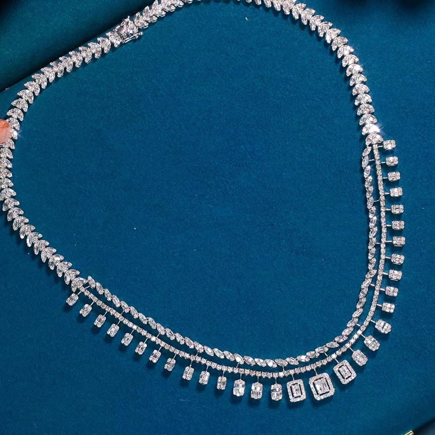 14k Gold 10 Ct Natural H Diamond Necklace: Ref:231060270 // gold content:14k gold // main gemstone:diamond // shape:multiply // carat weight:10ct // clarity grade:vs-si // color:h // treatment:natural // Condition: New Low Estimate: 36000