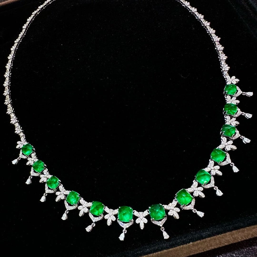 14k Gold 14.90 Ctw Vivid Green Natural Emerald & Diamond Necklace: Ref:231060275 // gold content:14k gold // main gemstone:emerald // shape:sugar-loaf // carat weight:13. 37ct // color:vivid green // treatment:natural // // adjacent gemstone 2 : diamond // shape:roun