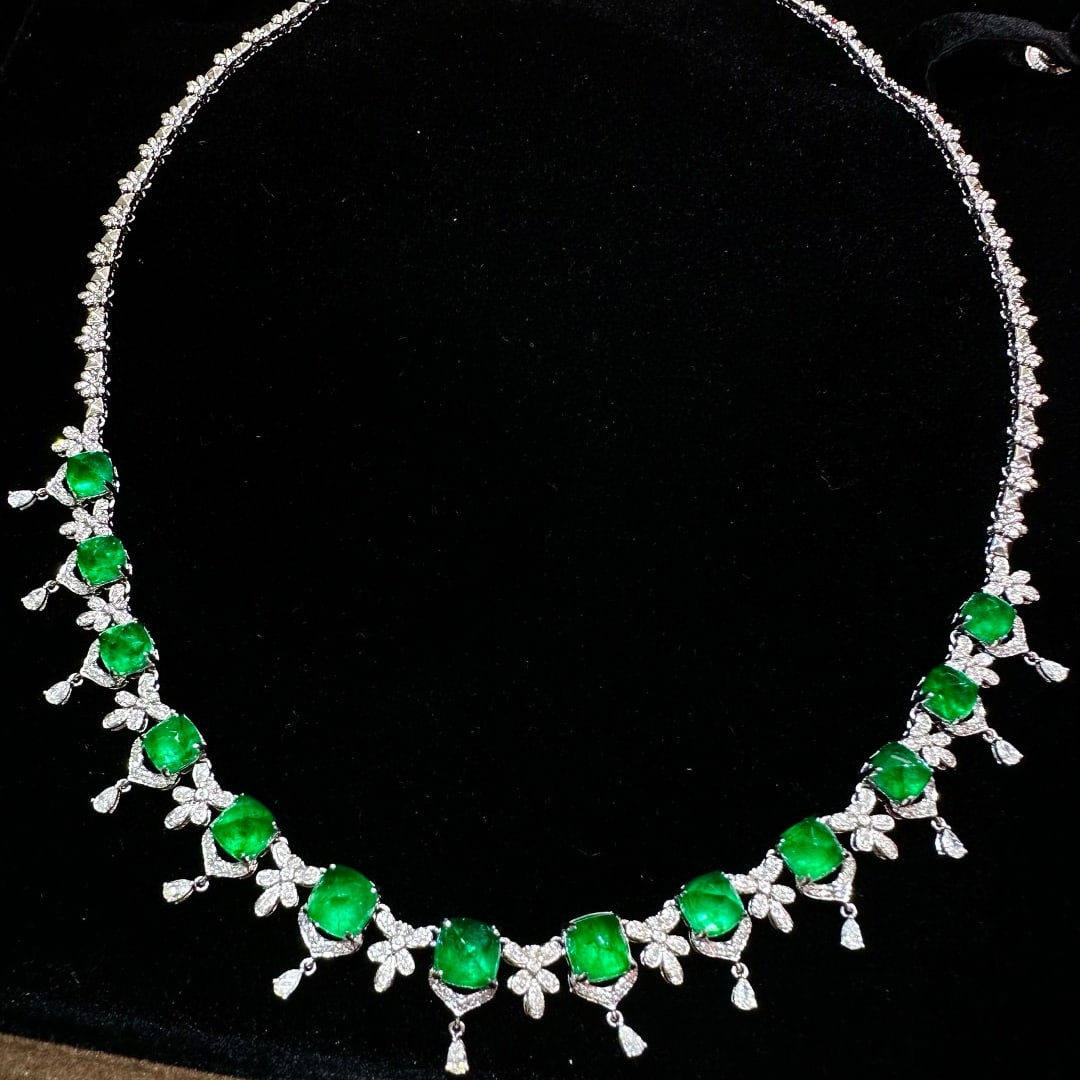 14k Gold 14.90 Ctw Vivid Green Natural Emerald & Diamond Necklace - 2