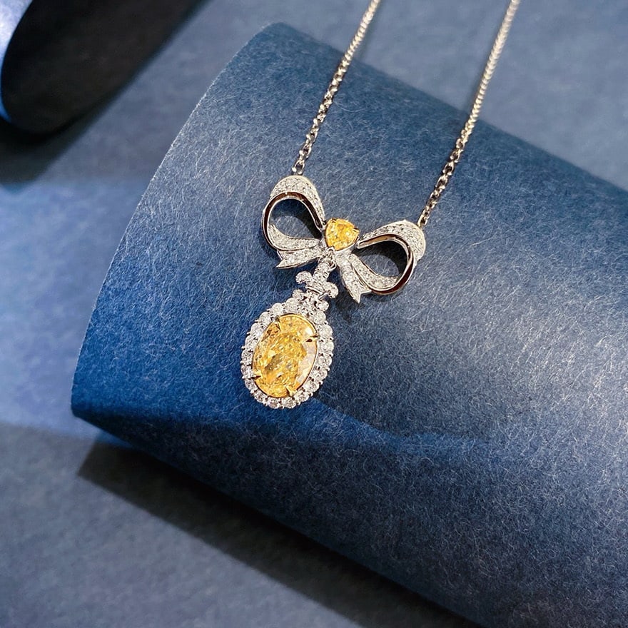 14k Gold 1.45 Ctw Natural Yellow Diamond & Diamond Necklace: Ref:231060278 // gold content:14k gold // main gemstone:yellow diamond // shape:oval // carat weight:1ct // color:yellow // treatment:natural // // adjacent gemstone 2 : diamond // shape:round // cara