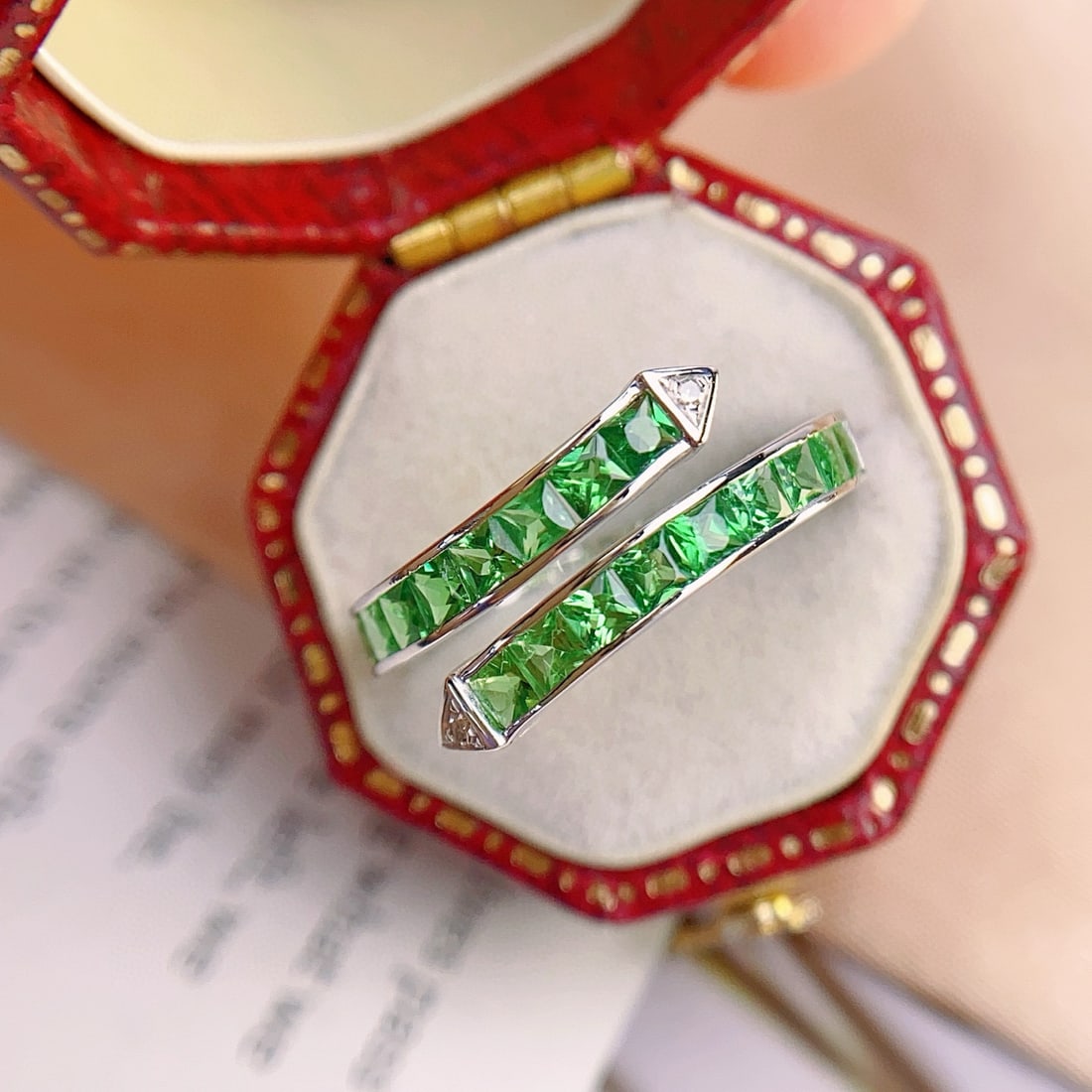 14k Gold 1.80 Ct Natural Tsavorite & Diamond Ring: Ref:231060285 // gold content:14k gold // ring size:7. 25us // // main gemstone:tsavorite // shape:princess // carat weight:1. 80ct // color:green // treatment:natural // // adjacent gemstone 2 :