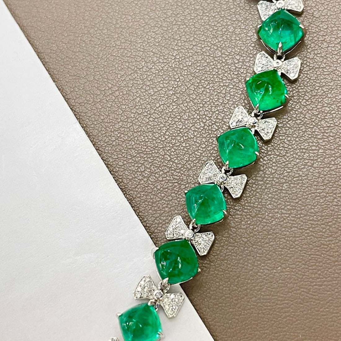 14k Gold 21 Ct Vivid Green Natural Emerald & Diamond Bracelet - 3