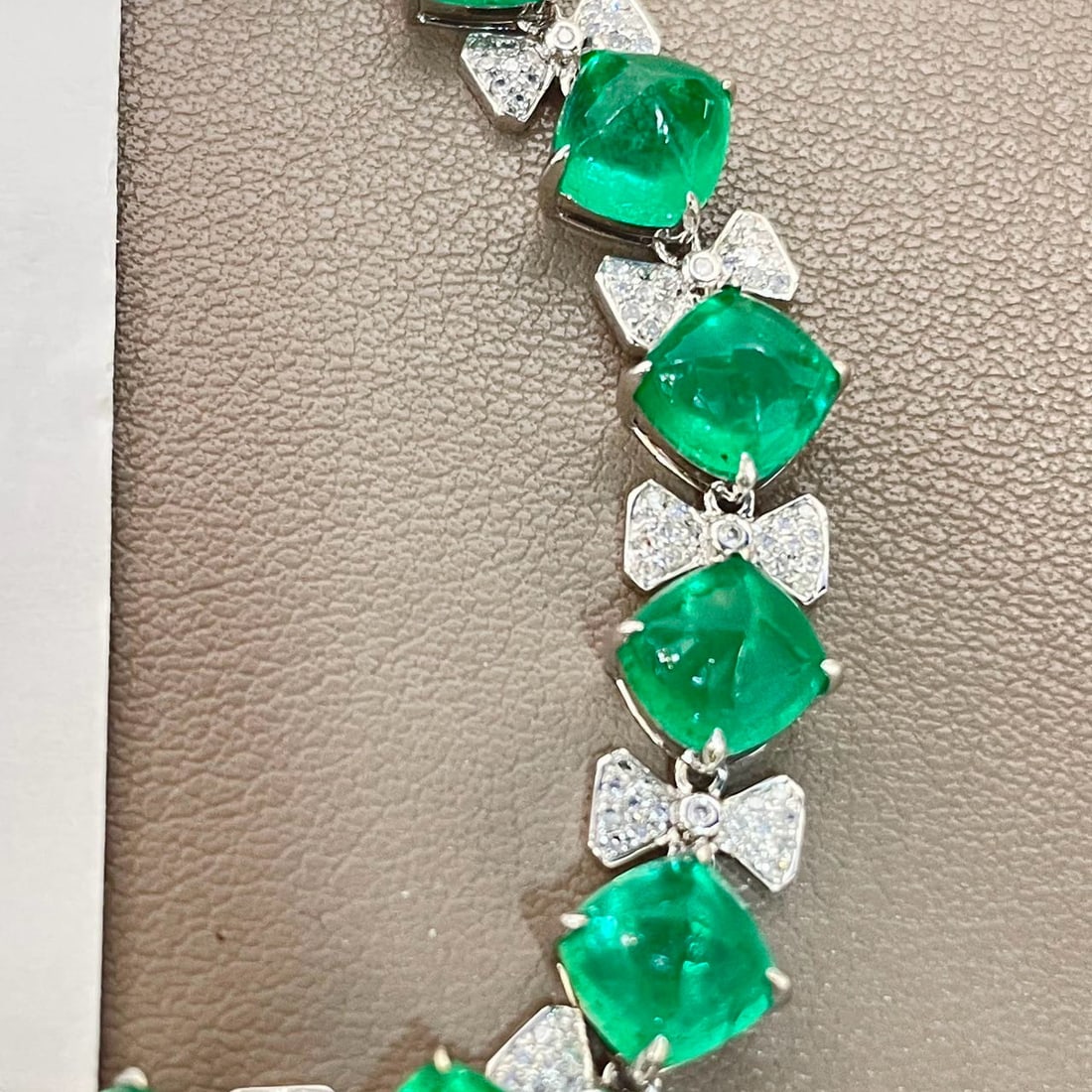 14k Gold 21 Ct Vivid Green Natural Emerald & Diamond Bracelet - 7