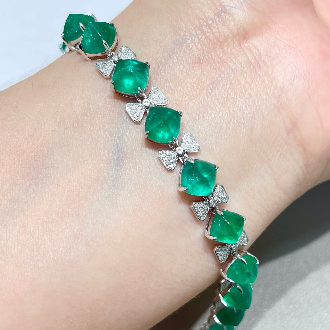 14k Gold 21 Ct Vivid Green Natural Emerald & Diamond Bracelet - 8