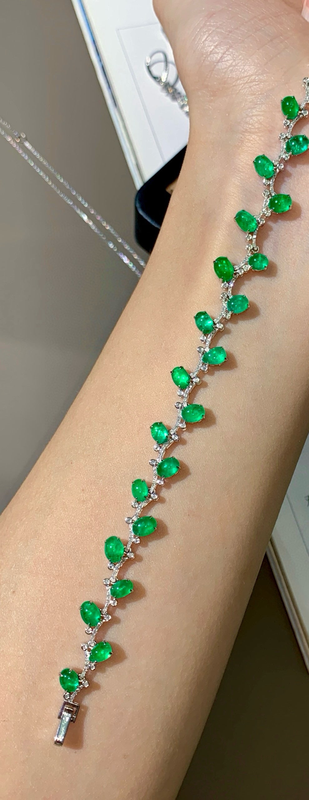 14k Gold 9 Ct Vivid Green Natural Emerald & Diamond Bracelet - 3