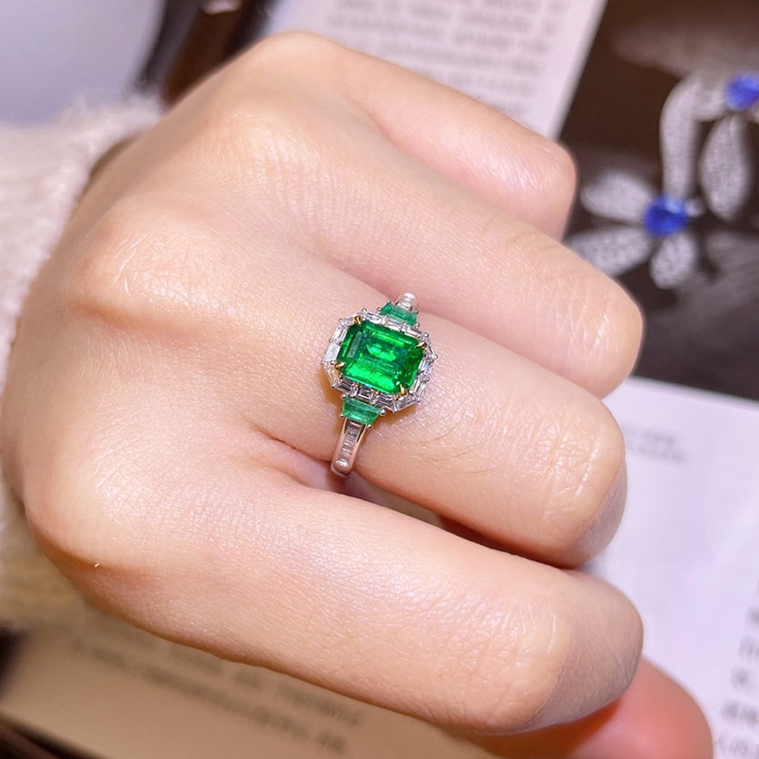 14k Gold 1.43 Ctw Vivid Green Natural Emerald & Diamond Ring - 8