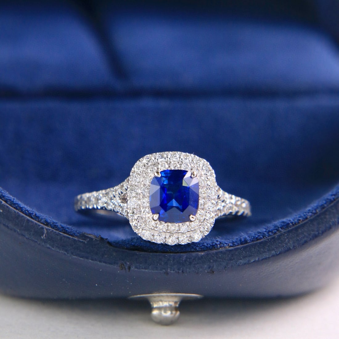 14k Gold 1.55 Ctw Natural Sapphire & Diamond Ring: Ref:231060308 // gold content:14k gold // ring size:7. 25us // // main gemstone:sapphire // shape:cushion // carat weight:1. 07ct // color:royal blue // treatment:natural // // adjacent gemstone 2 :