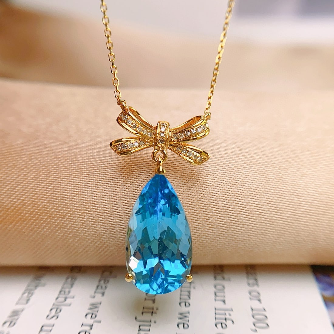 14k Gold 5.50 Ct Natural Topaz & Diamond Necklace - 2