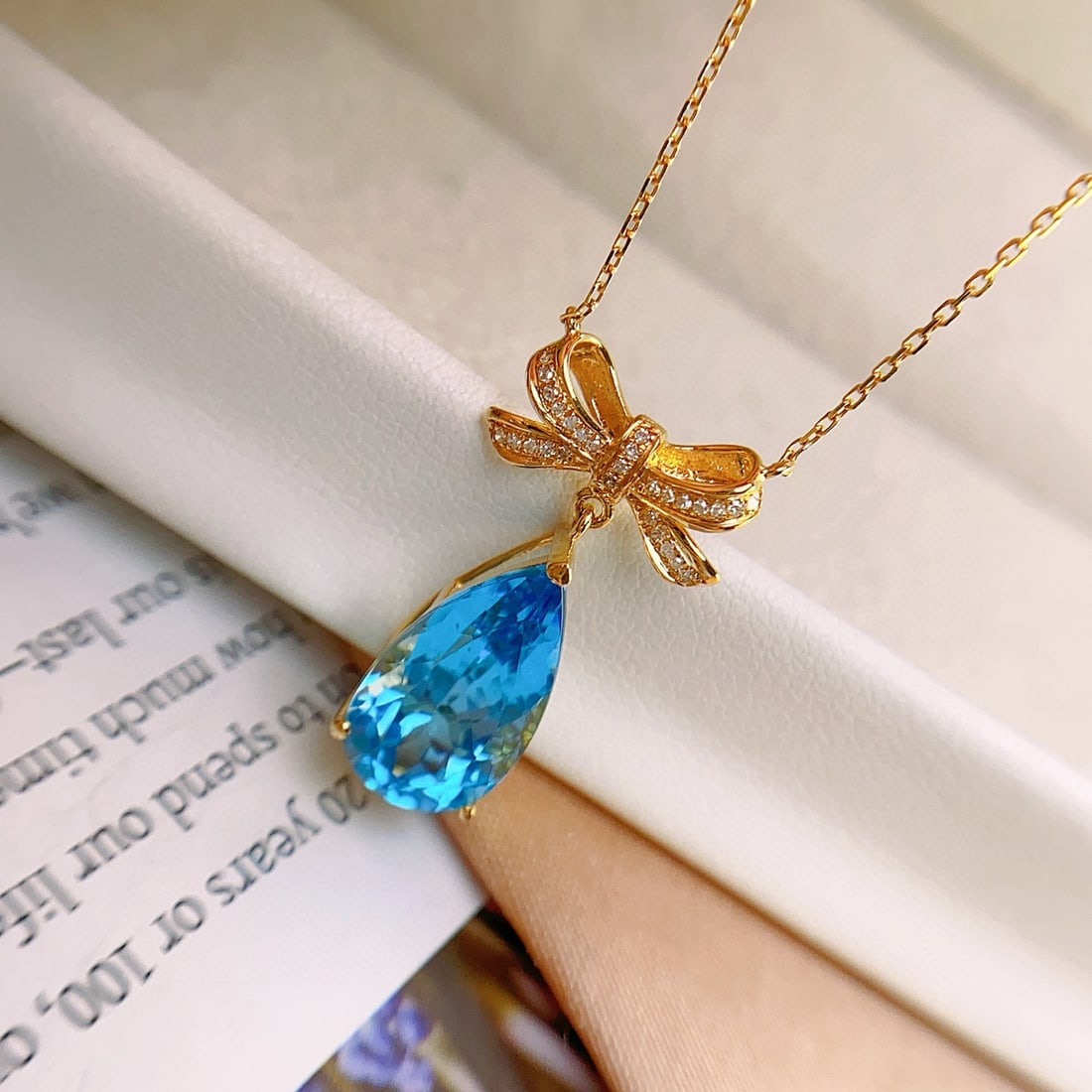 14k Gold 5.50 Ct Natural Topaz & Diamond Necklace - 3